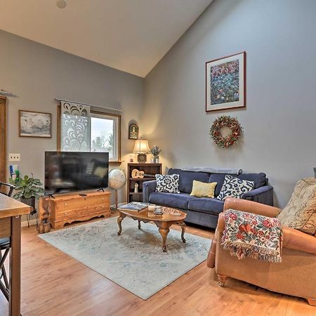 Pet-Friendly Townhome With Community Hot Tub! Vernon Esterno foto