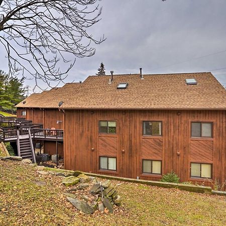 Pet-Friendly Townhome With Community Hot Tub! Vernon Esterno foto