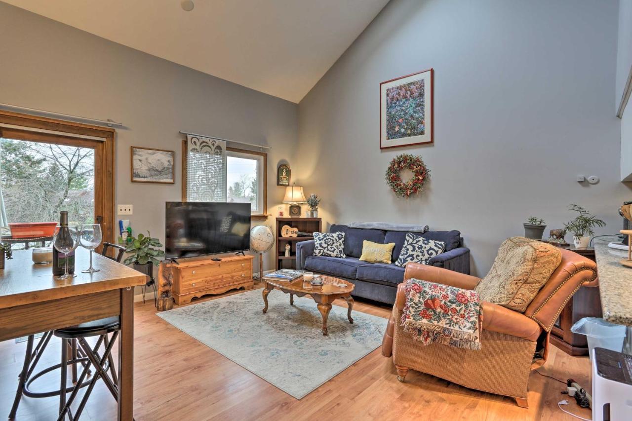 Pet-Friendly Townhome With Community Hot Tub! Vernon Esterno foto