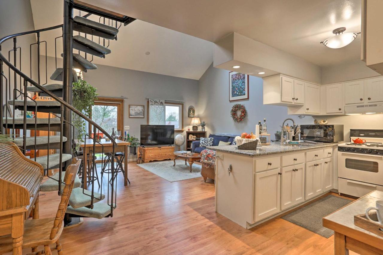 Pet-Friendly Townhome With Community Hot Tub! Vernon Esterno foto