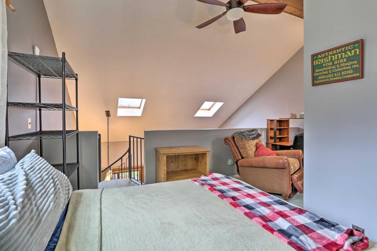 Pet-Friendly Townhome With Community Hot Tub! Vernon Esterno foto