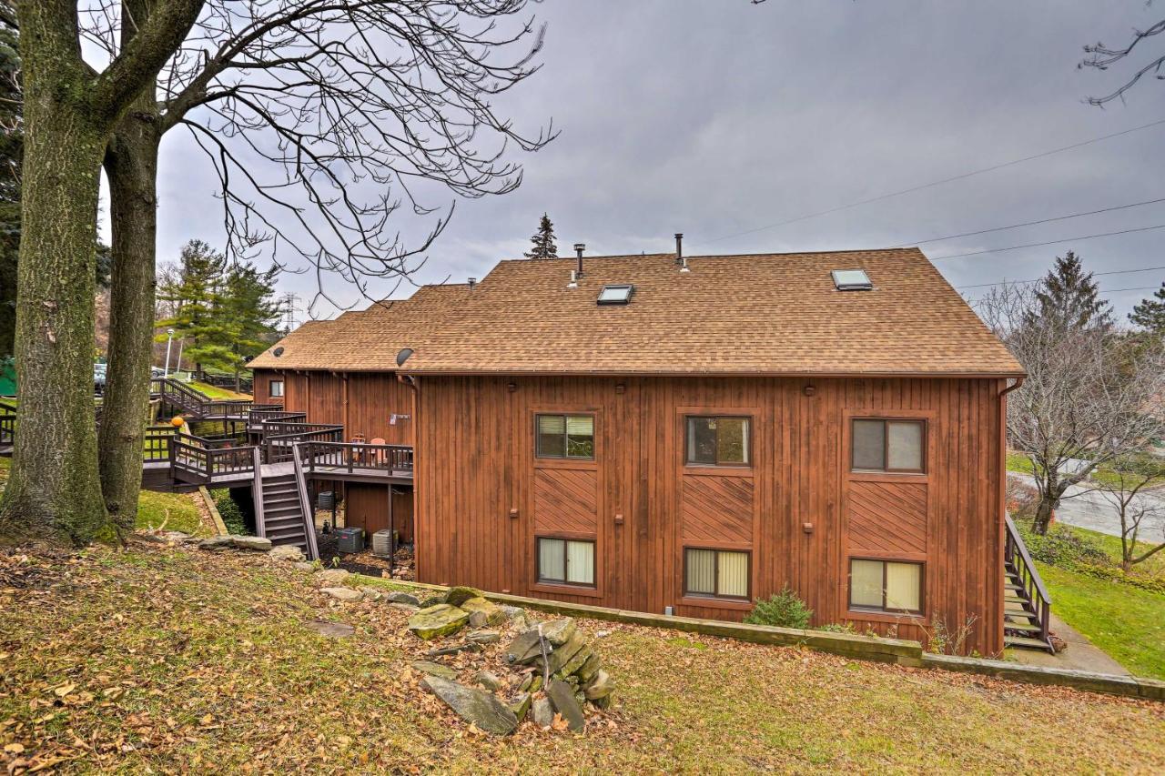 Pet-Friendly Townhome With Community Hot Tub! Vernon Esterno foto