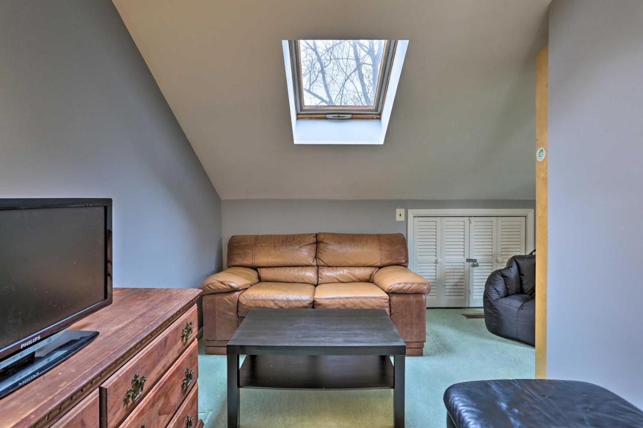 Pet-Friendly Townhome With Community Hot Tub! Vernon Esterno foto